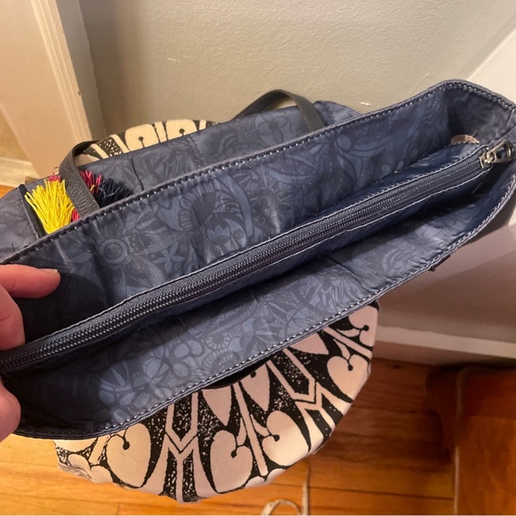 Sakroots Blue Floral Nylon Tote comes with matching wristlet - Picture 8 of 16